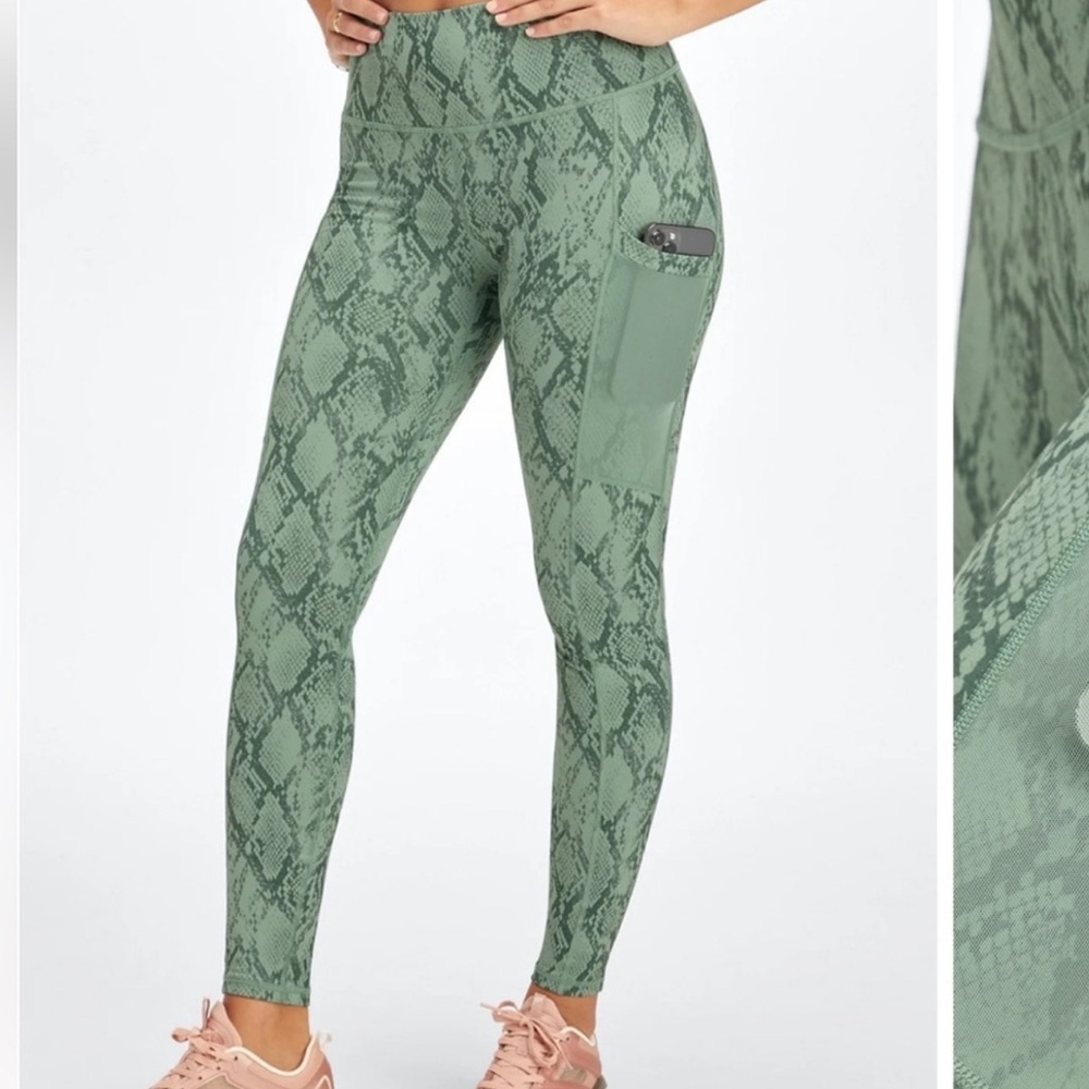 Define PowerHold® High-Waisted 7/8 Leggings Size Medium